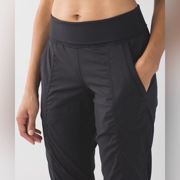 Lululemon In Flux Crop - Picture 1 of 13